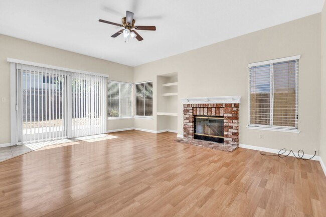 Building Photo - 880 Woodsong Ln