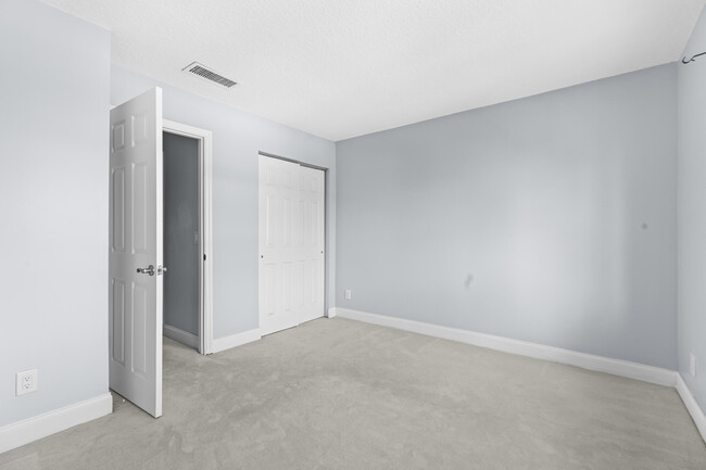 Building Photo - 1300 Seaway Dr