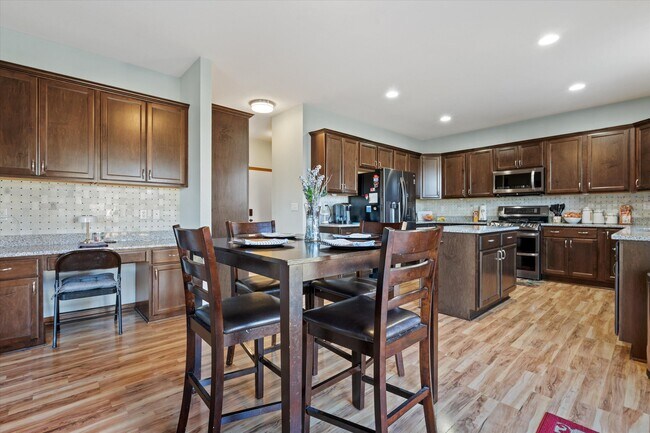 Building Photo - N42W22770 Beacon Ct