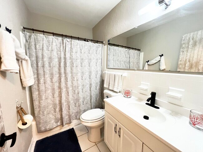 Building Photo - 8341 Sunset Dr