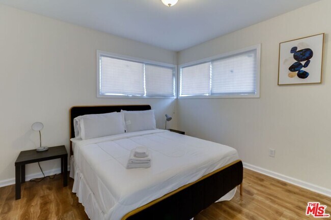 Building Photo - 11257 Collett Ave