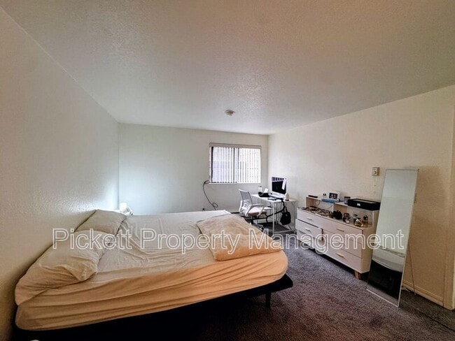 Building Photo - 1700 W Sunn Fjord Ln