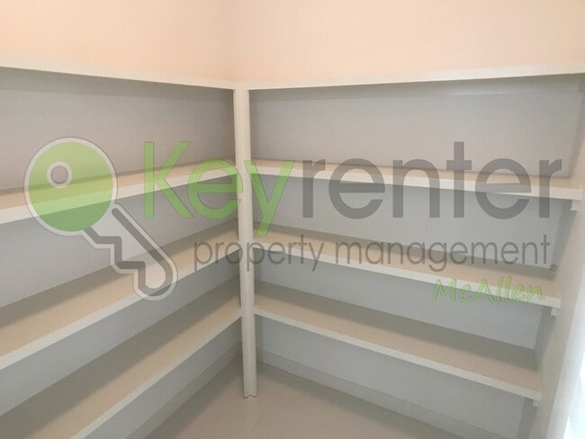 Building Photo - 3 Bed/2 Bath Townhome in Mcallen TX