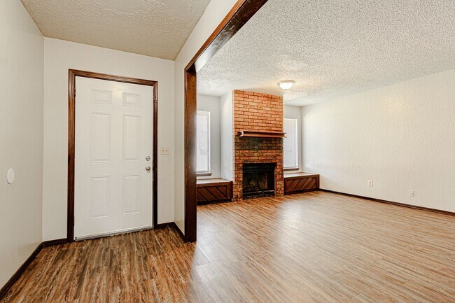 Building Photo - 3 Bed 2 Bath in OKC!