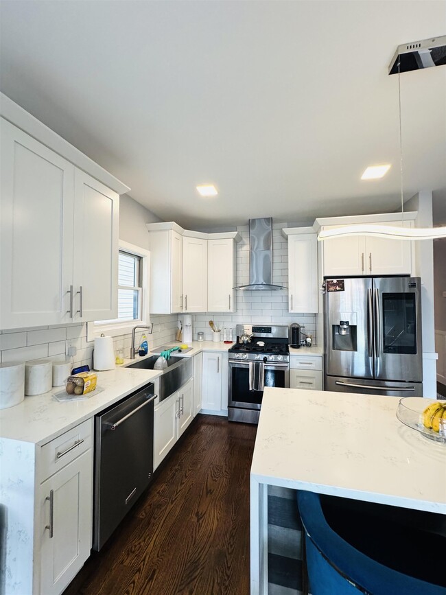 Building Photo - 114 Bleecker St