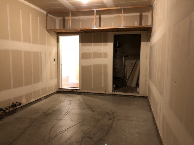 Building Photo - Beautiful Townhouse in Prime Tigard Locati...