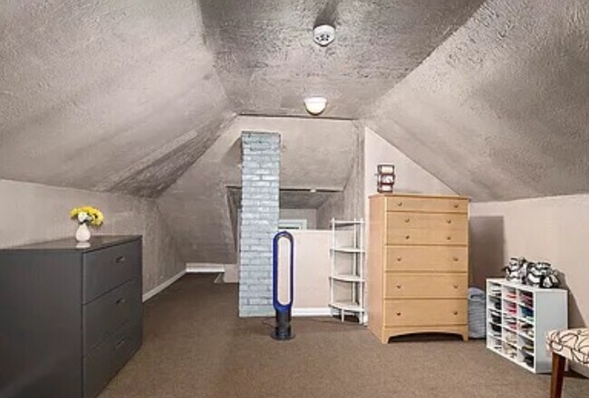 Building Photo - 1318 Division St