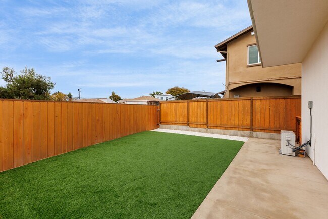 Building Photo - Brand-New Luxury 2-Bedroom 2-Bathroom Home