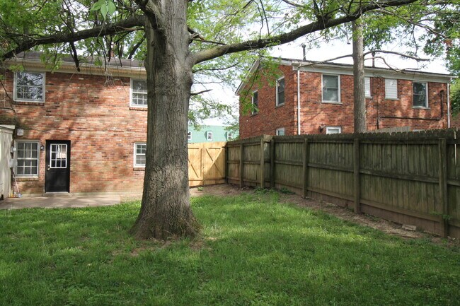 Building Photo - 2015 Garden Springs Dr