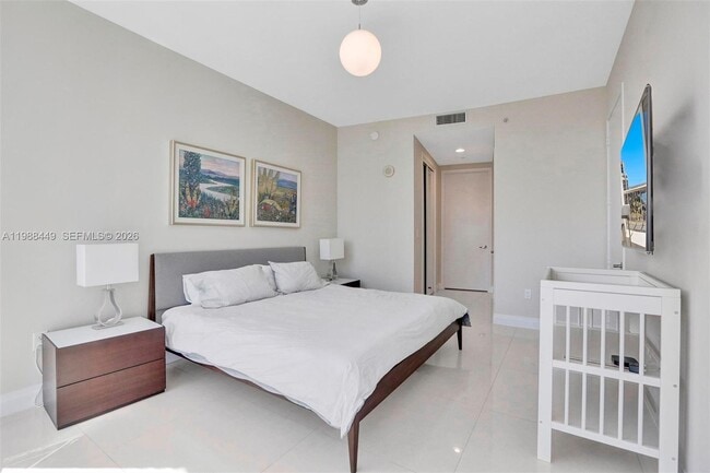 Building Photo - 18201 Collins Ave