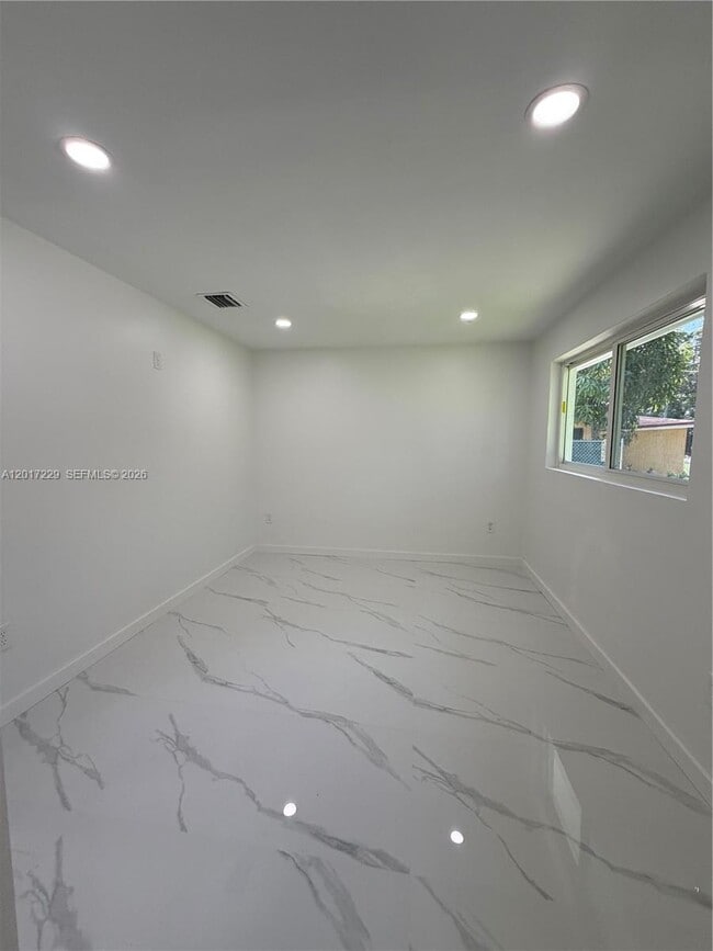 Building Photo - 6091 SW 64th Terrace
