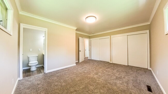 Building Photo - Spacious 3 Bedroom 1.5 Bath Home- Located ...