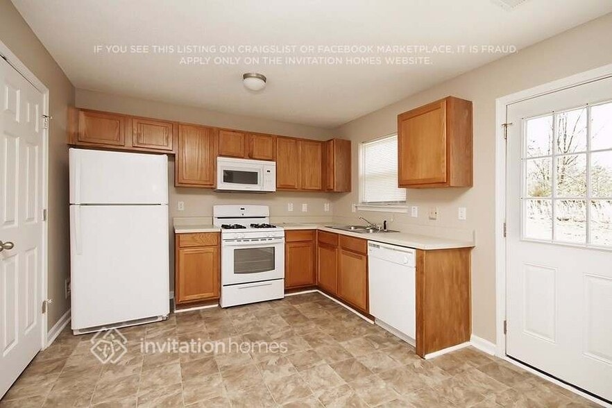 Building Photo - 4937 Bryant Dr