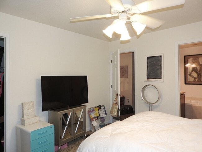 Building Photo - 8420 E 29th Ave