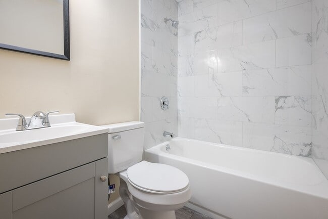 Building Photo - Beautifully renovated 4 BR/ 2 BA