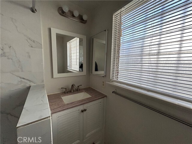 Building Photo - 3604 Country Club Dr