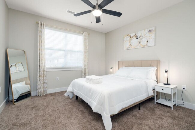 Building Photo - 2525 Solana Way