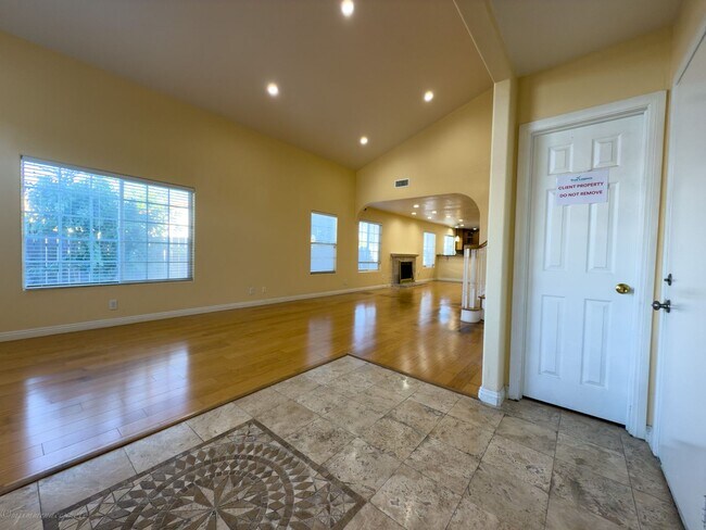 Building Photo - Beautiful 4 Bedroom, 3 Bath Home in Lemon ...