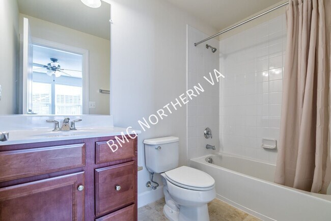 Building Photo - 8435 Girvan Ct