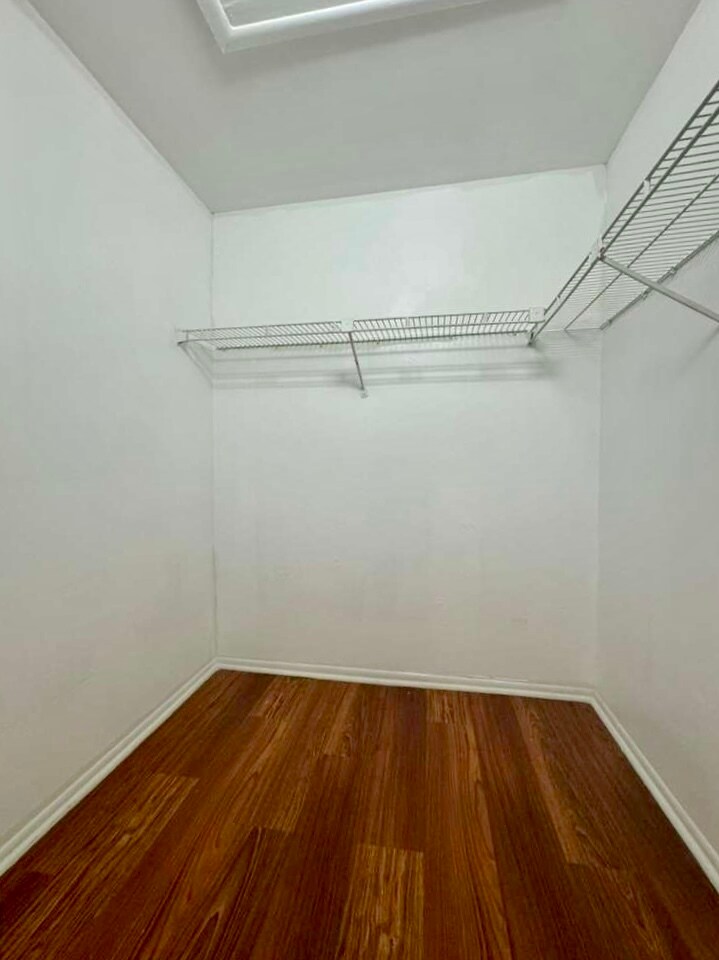 Walk-in Closet - 9999 Summerbreeze Dr