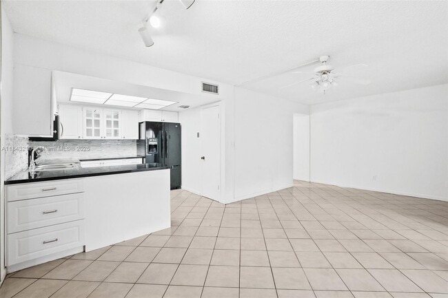 Building Photo - 50 Matador Ln