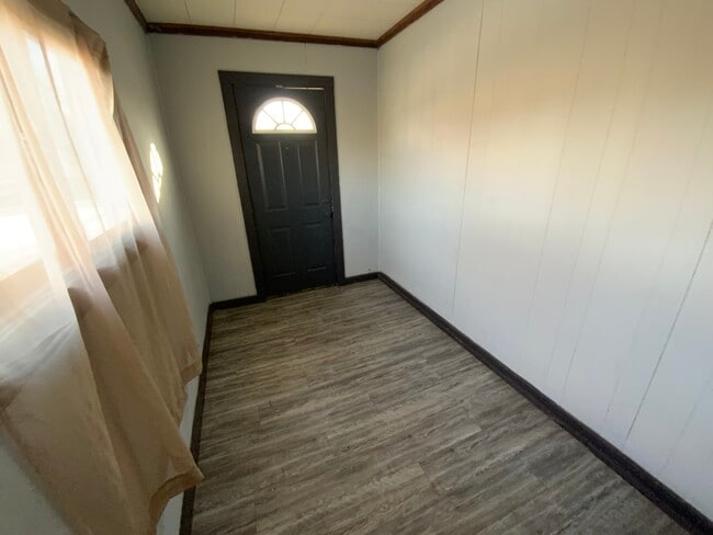 Building Photo - 12 S Beard St