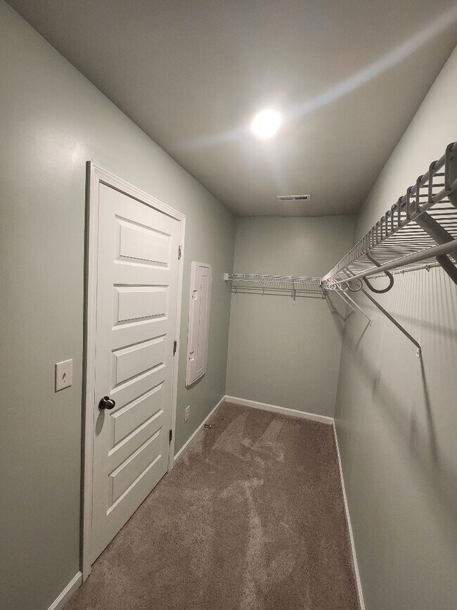 Building Photo - 1556 Swing Bridge Way