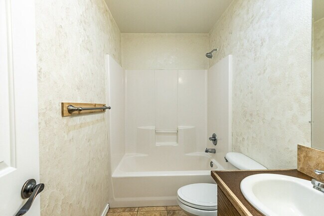 Building Photo - Cute 3 bedroom 2 bath in Frenship School District