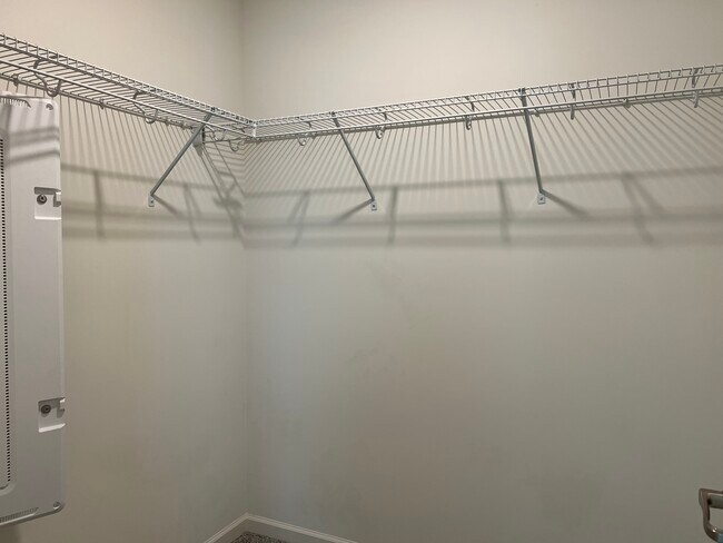 Building Photo - 1231 Hawk Hollow Dr