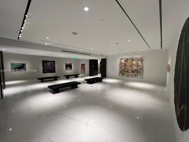 Building Photo - 300 Biscayne Blvd Way