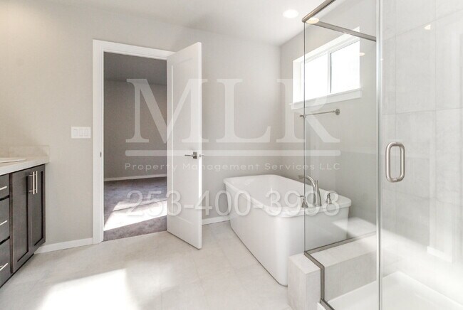 Building Photo - Nearly New Scenic Hill Home with Spacious ...