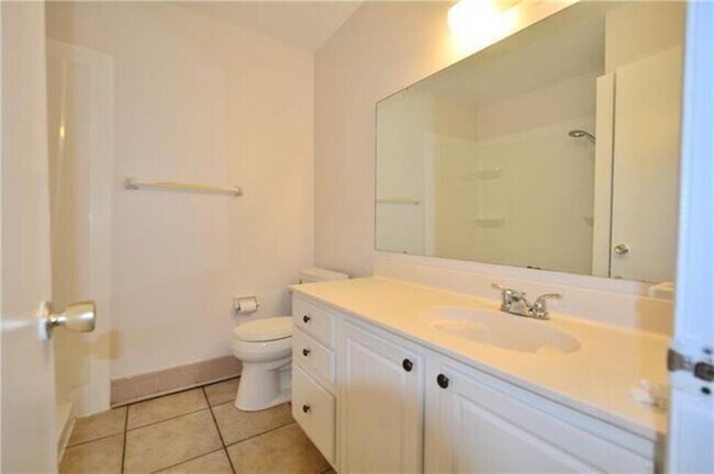 Building Photo - 3030 Edenborn Ave