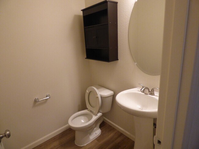 Building Photo - 3 Bed 2.5 Bath townhome off Liberty Rd!