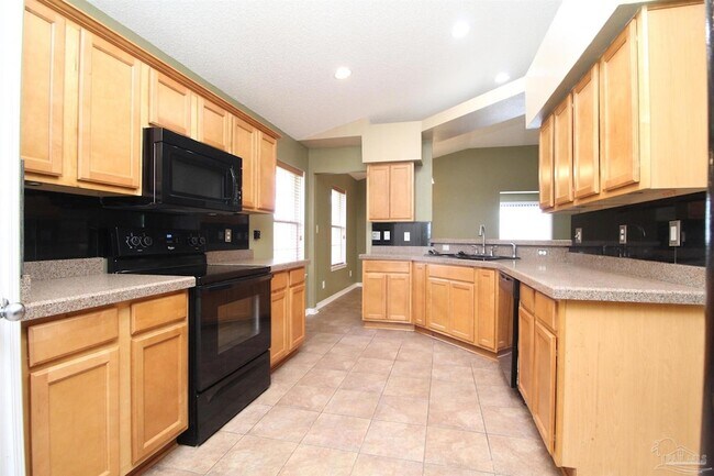 Building Photo - 6462 Sarasota St