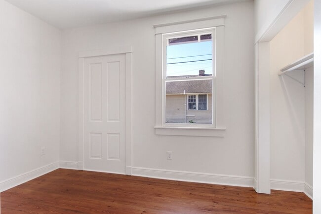 Building Photo - 1302-1302 Congress St