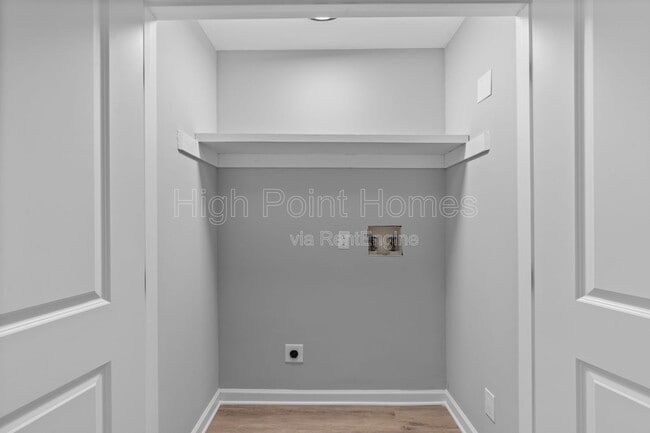 Building Photo - 400 Gallery Ln