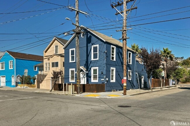 Building Photo - 68 Cayuga Ave