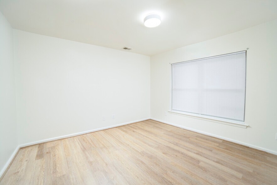 Primary Bedroom - 127 S 8th St