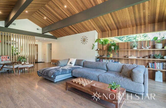 Building Photo - Perfectly located Lake Oswego Mid-century Modern Home with Lake Rights