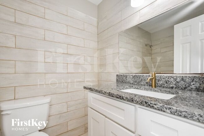 Building Photo - 1520 Tivoli Dr