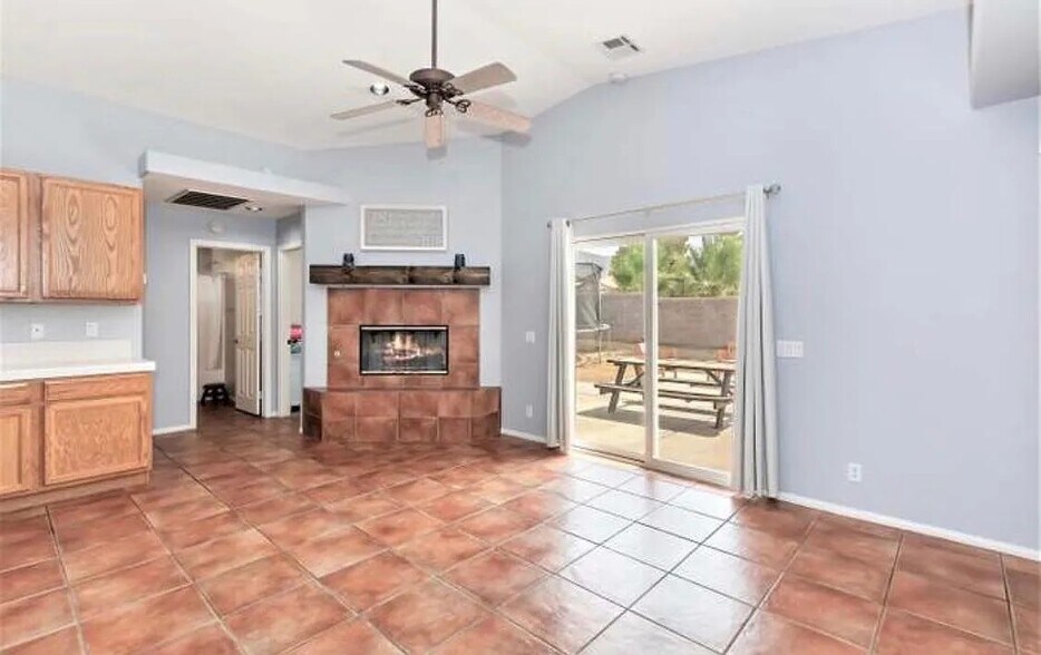 Building Photo - 9830 Valencia Dr