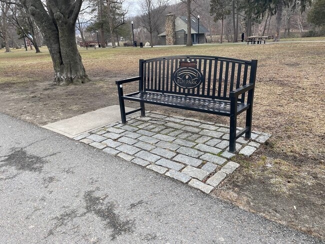 Building Photo - 136 Russell St