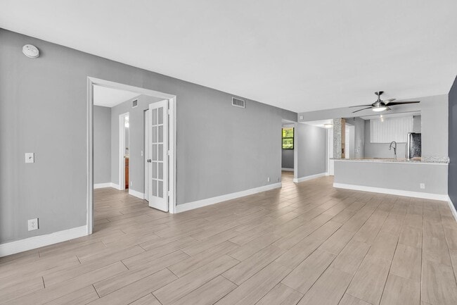Building Photo - 109 Lake Emerald Dr