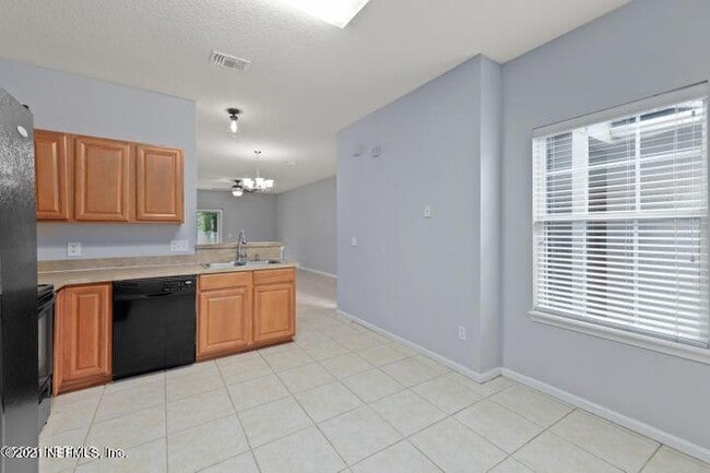 Building Photo - 631 Scrub Jay Dr