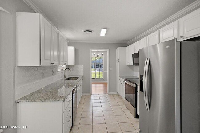 Building Photo - 36 Pebble Hill Dr