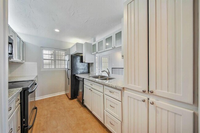 Building Photo - 709 Gale St