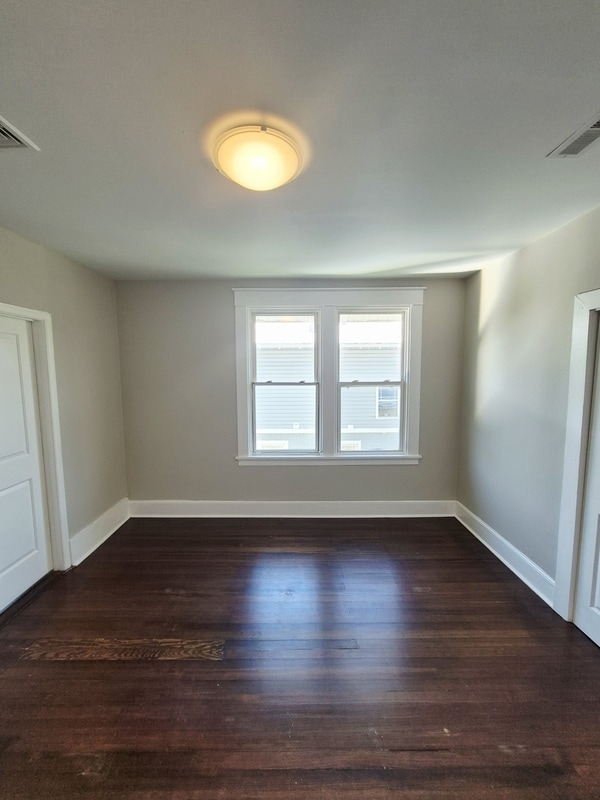 Building Photo - 2113 Barton Ave