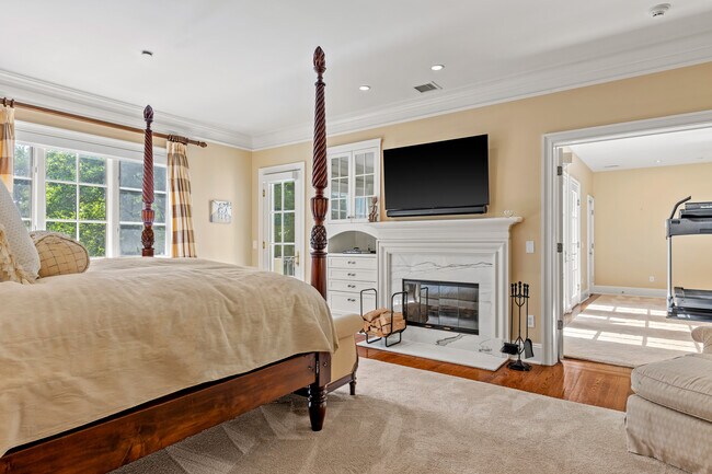 Building Photo - 4220 Purchase St