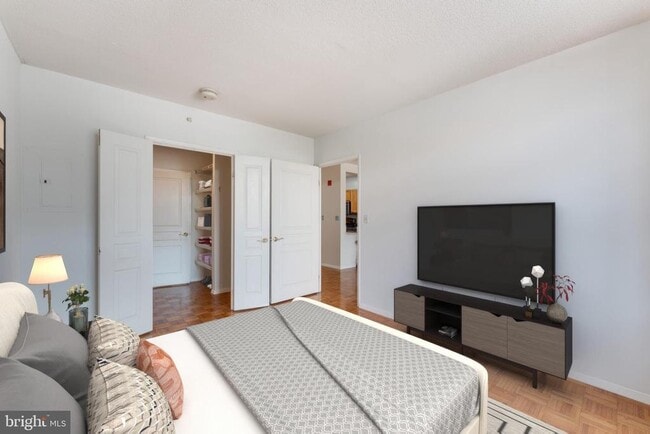 Building Photo - 7111 Woodmont Ave