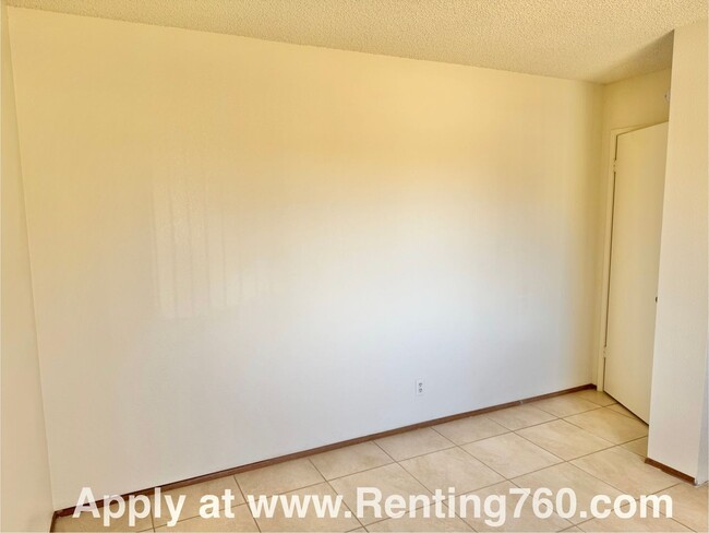 Building Photo - Beautiful and Spacious 3 Bedroom 2 Bathroo...